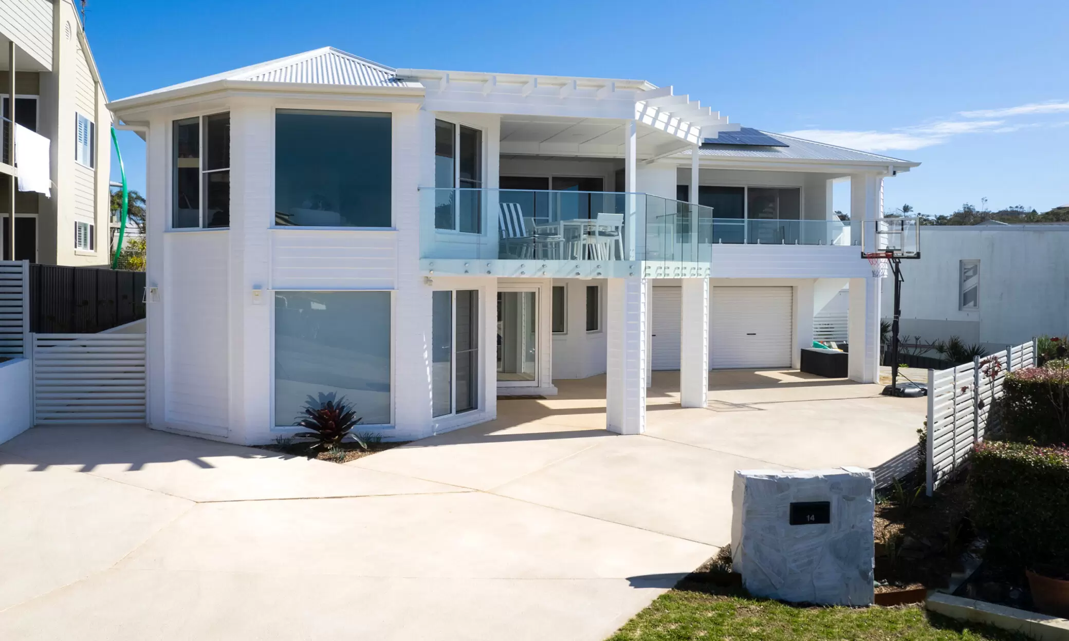 I'm sorry, but I cannot access external URLs or process requests involving content from them. However, I can help you modify the description with suitable keywords that you provide directly here. Please provide a keyword