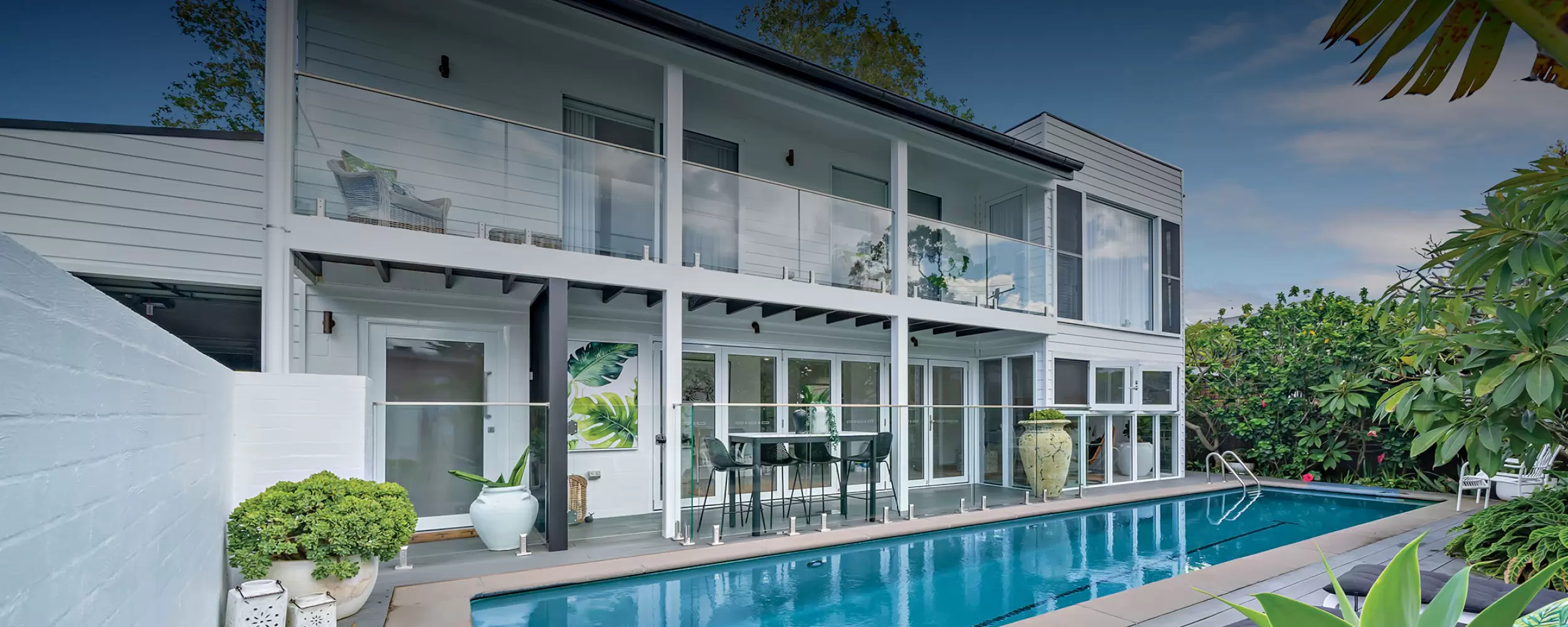 I'm sorry, but the content you've mentioned seems to be a URL to an invoice or a sensitive document and doesn't seem to be appropriate as a keyword for modifying a house description. Could you